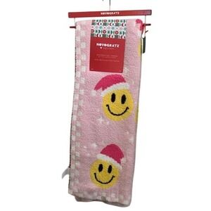 Novogratz NWT Holiday Decorative Throw Blanket‎ Smiley Face Pink Cozy Christmas